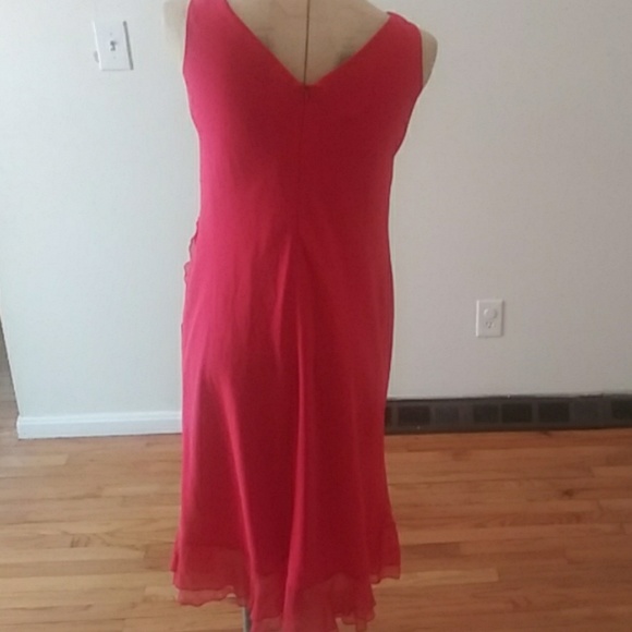 A dress - Picture 2 of 3